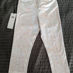 NWT Alo Airbrush Crop Leggings Size S